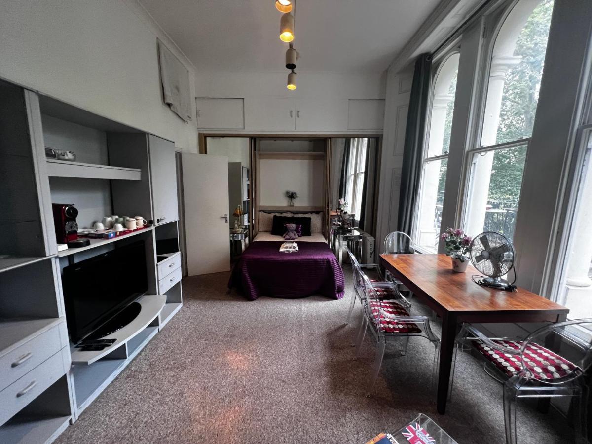 Hyde Park Studio Has Private Balcony With Tranquil Garden View London Exterior foto