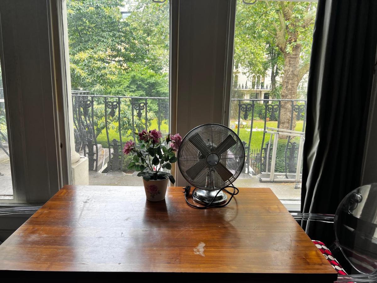 Hyde Park Studio Has Private Balcony With Tranquil Garden View London Exterior foto
