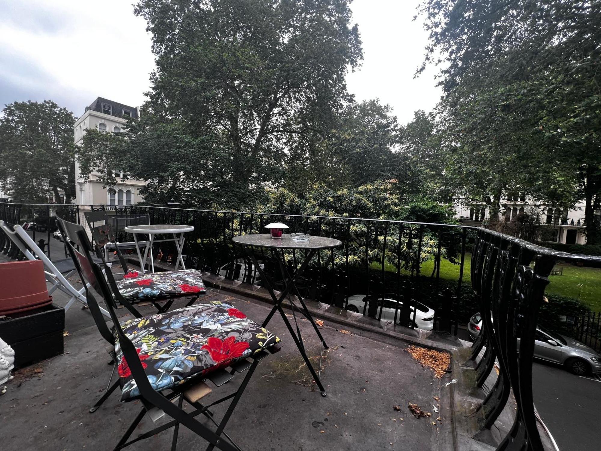 Hyde Park Studio Has Private Balcony With Tranquil Garden View London Exterior foto